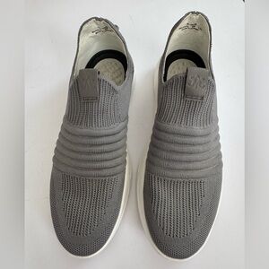 Johnston & Murphy Women's Grey Slip Ons Sz 9 like new condition
